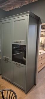 Baufront Küche nach Maß Cambridge Black Green Beleuchtung