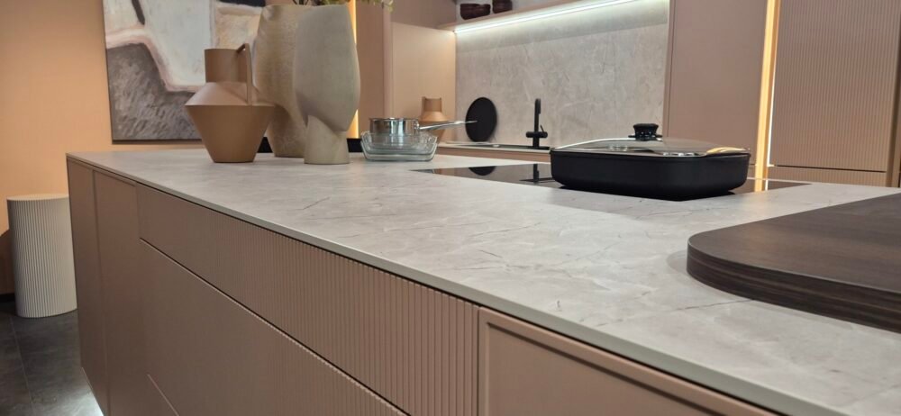 Moderne Baufront Einbauküche Lyon Blush Fronten Detail
