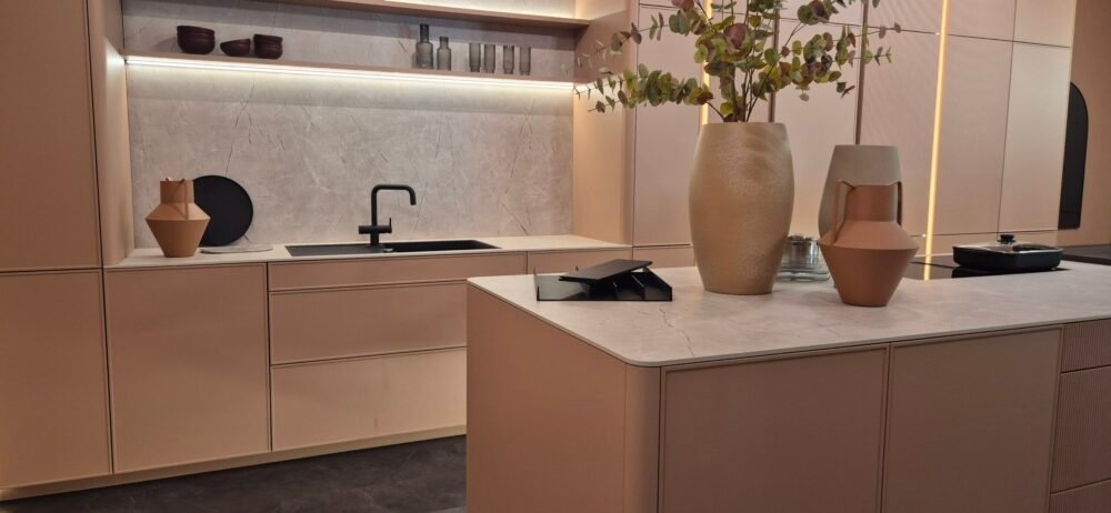 Detailansicht Baufront Küche Lyon Blush Arbeitsplatte