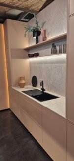 Baufront Küche nach Maß Lyon Straßburg Blush Beleuchtung