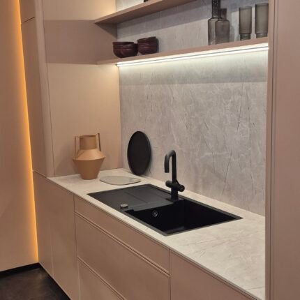 Baufront Küche nach Maß Lyon Straßburg Blush Beleuchtung