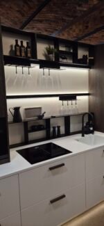 Baufront Küche nach Maß Salzburg Weiß Beleuchtung