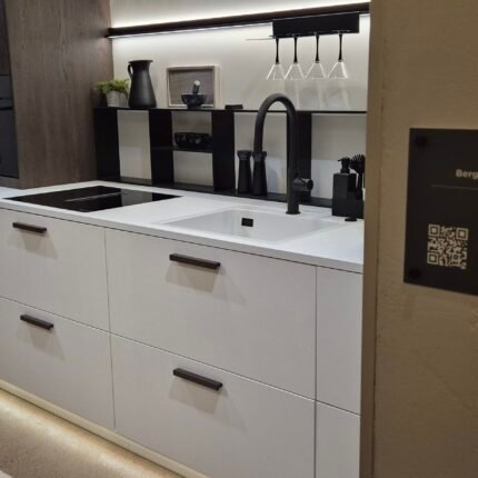 Moderne Baufront Einbauküche Salzburg Weiß Fronten Detail