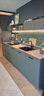 Burger Küche nach Maß Jette Black Green Beleuchtung