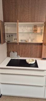 Moderne Burger Küche Lara Weiß in Hannover