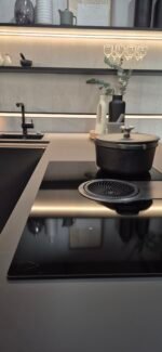 Moderne Burger Einbauküche Paula Schwarz Fronten Detail