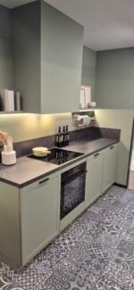 Detailansicht Burger Küche Mara Arbeitsplatte Holzoptik