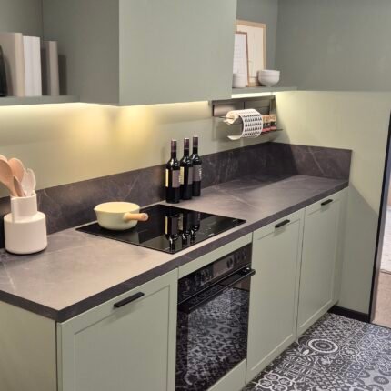 Detailansicht Burger Küche Mara Arbeitsplatte Holzoptik